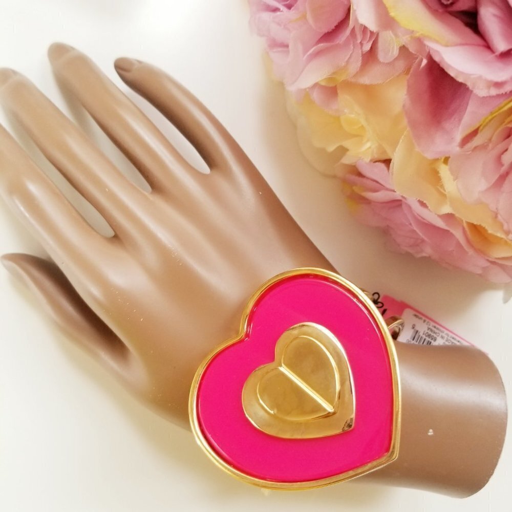 NWT Betsey Johnson Status Collection Statement Pink Heart Retro Mod Bracelet